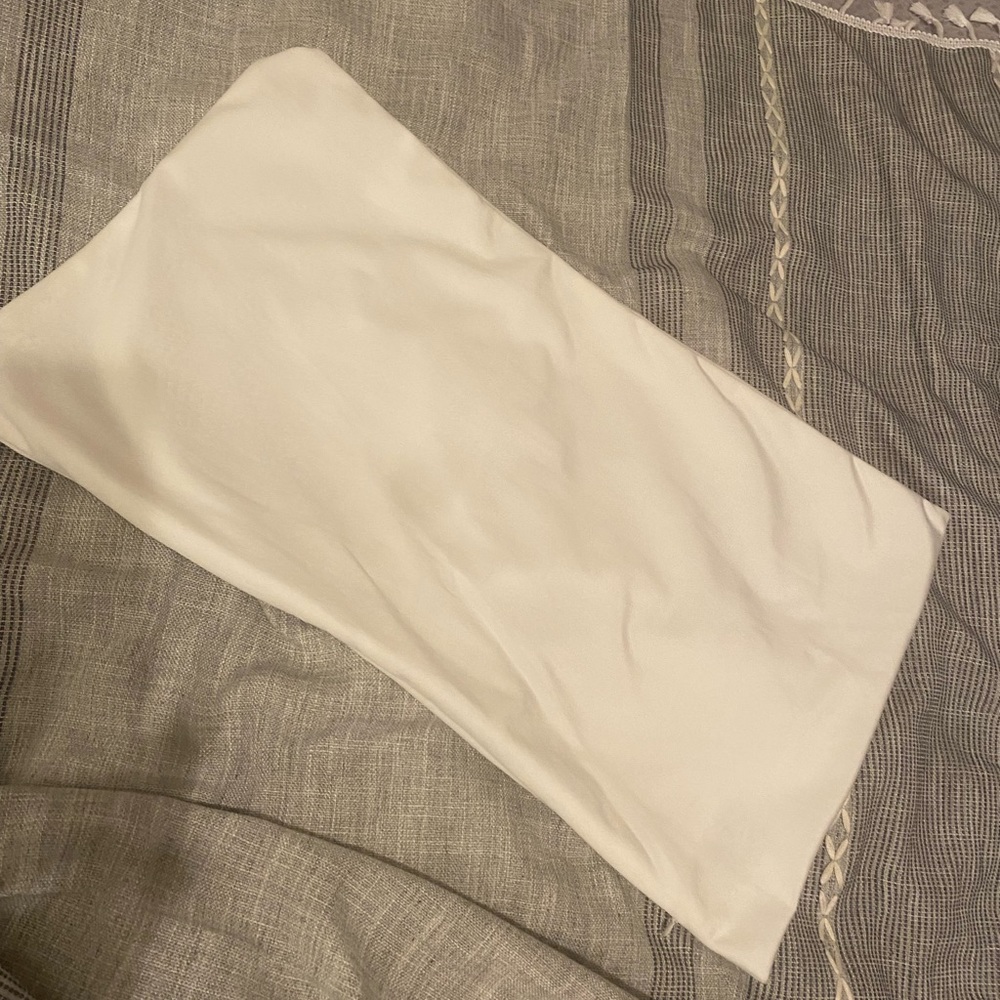 Brand-new white rectangle deco pillow case only 1 material /polyester very nice!